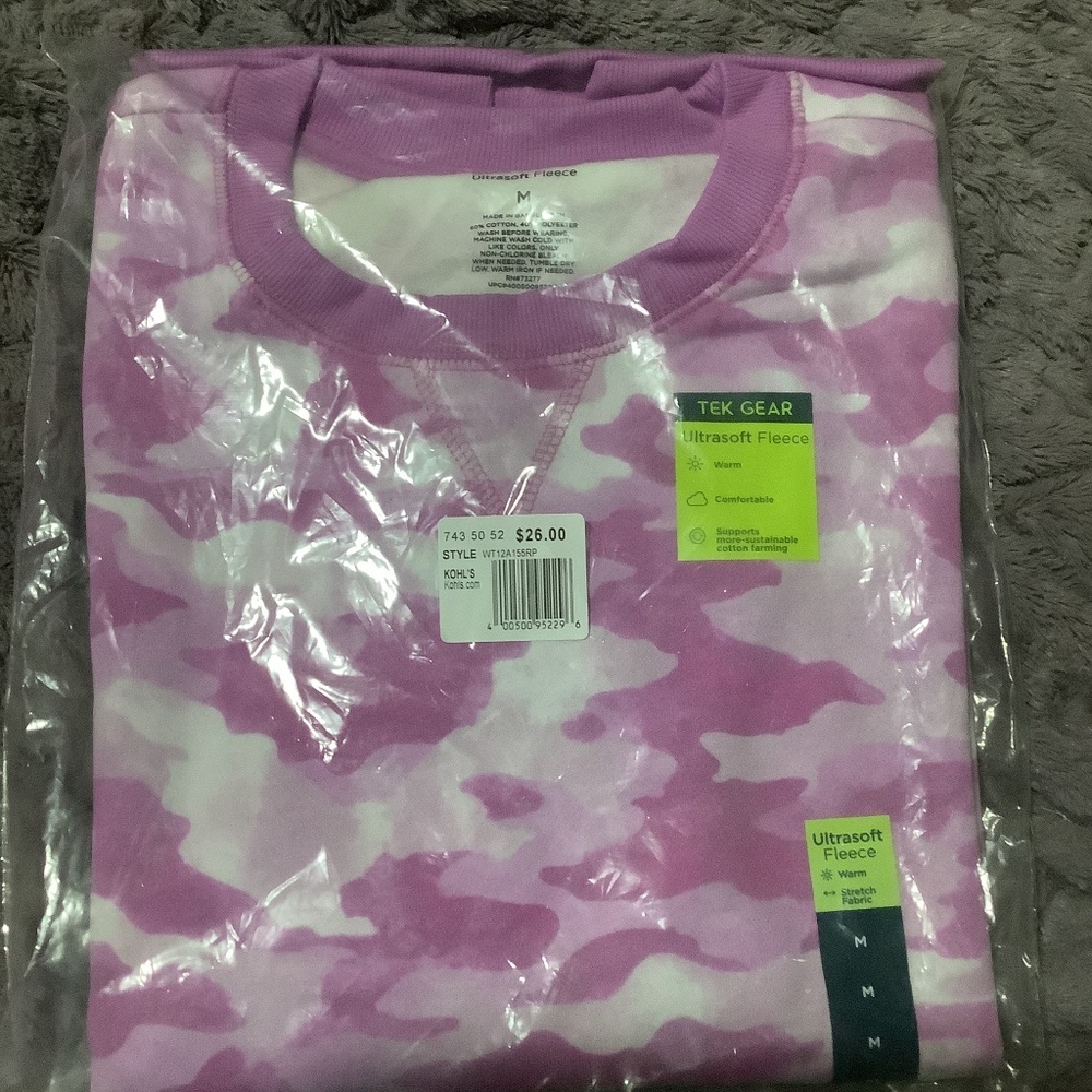 Brand new women’s Tek Gear Ultrasoft Sweatshirt, size M, Pink Camouflage